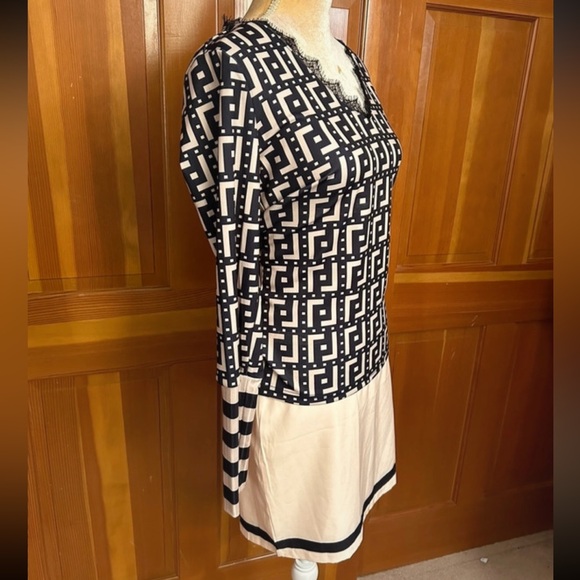 Designer 2-Piece skirt suit - Picture 14 of 16